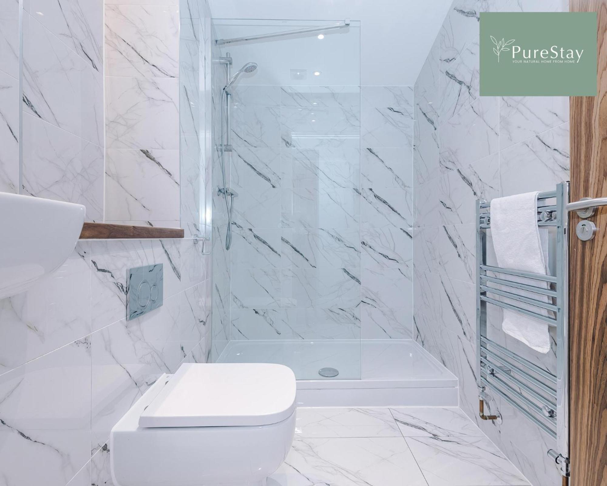 Stunning Five Bedroom Manchester House With Free Parking By Purestay Short Lets & Serviced Accommodation Bagian luar foto