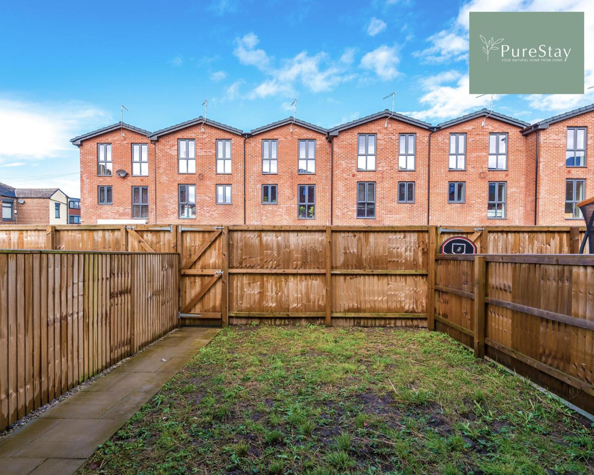 Stunning Five Bedroom Manchester House With Free Parking By Purestay Short Lets & Serviced Accommodation Bagian luar foto