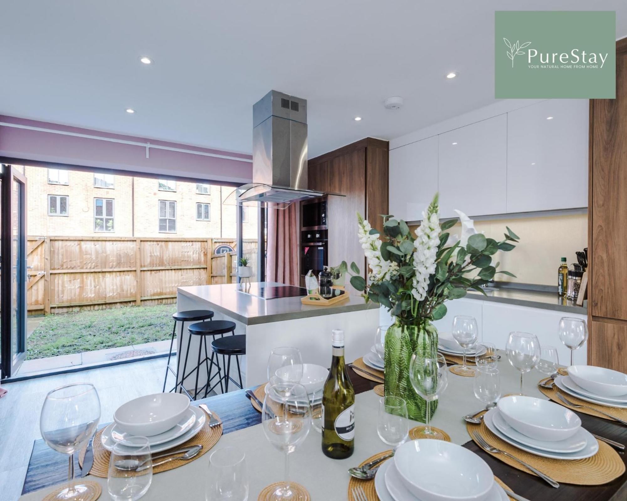 Stunning Five Bedroom Manchester House With Free Parking By Purestay Short Lets & Serviced Accommodation Bagian luar foto