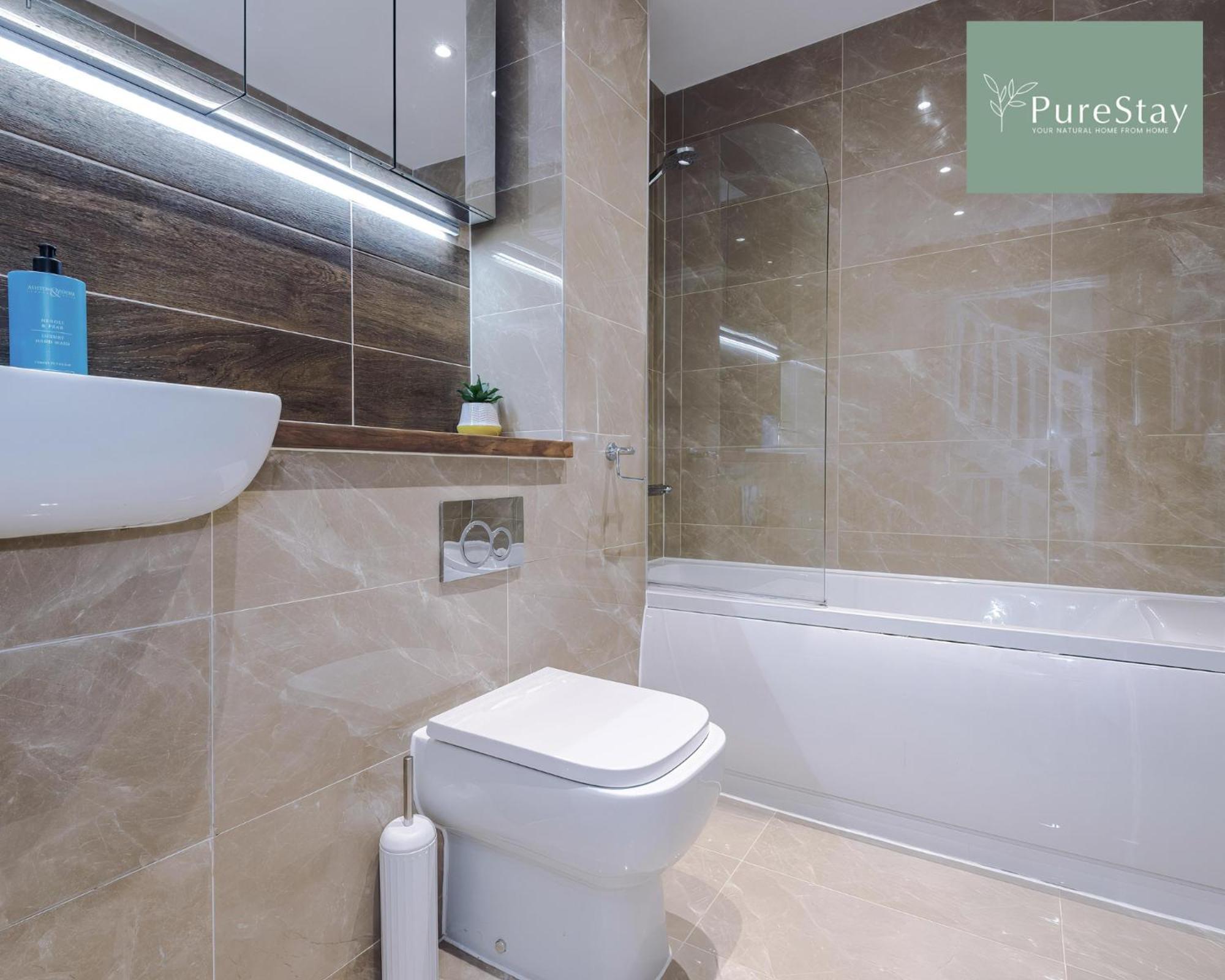 Stunning Five Bedroom Manchester House With Free Parking By Purestay Short Lets & Serviced Accommodation Bagian luar foto