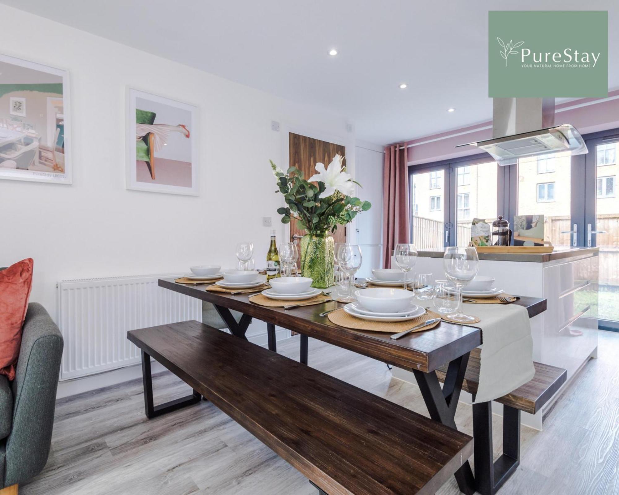 Stunning Five Bedroom Manchester House With Free Parking By Purestay Short Lets & Serviced Accommodation Bagian luar foto
