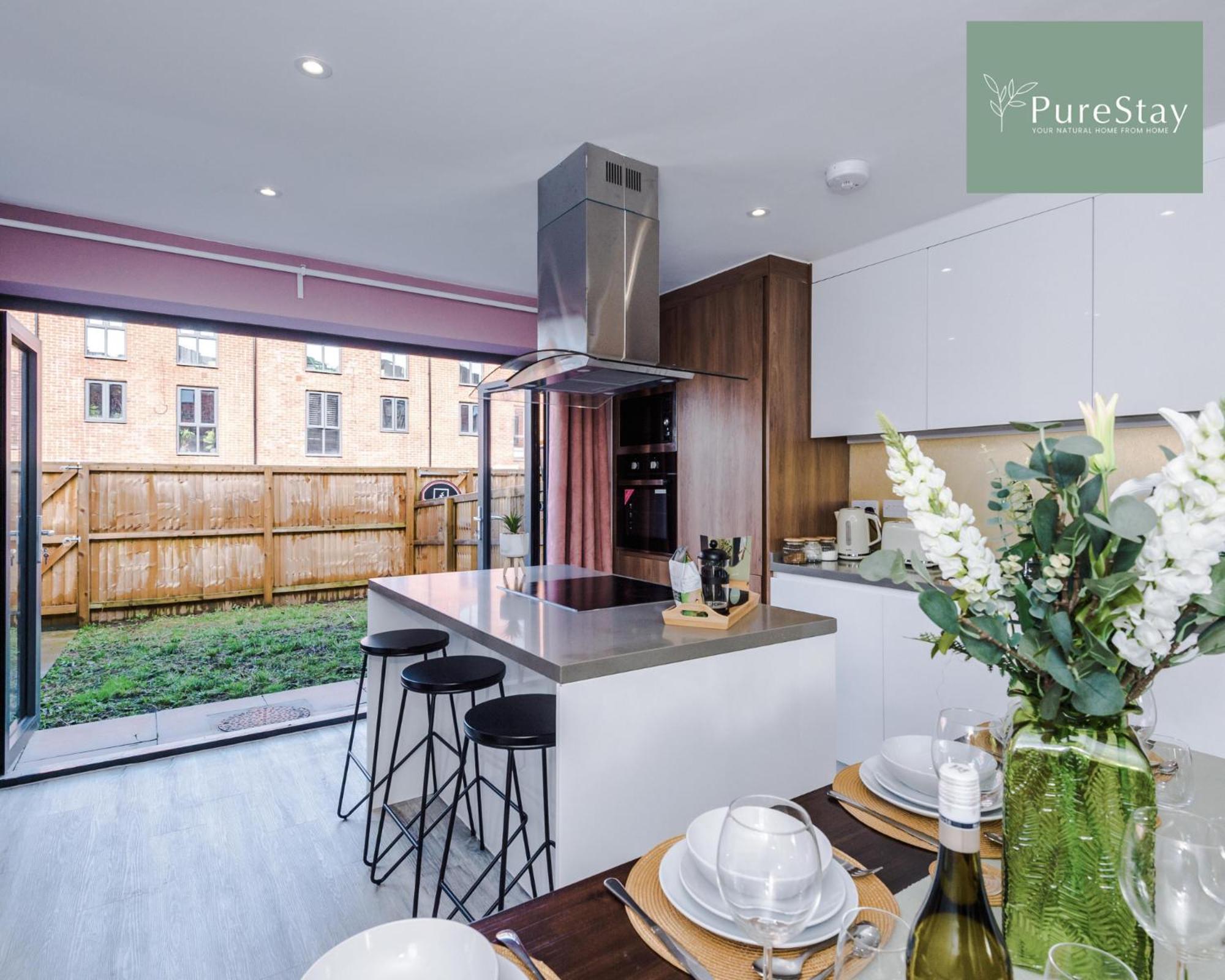 Stunning Five Bedroom Manchester House With Free Parking By Purestay Short Lets & Serviced Accommodation Bagian luar foto