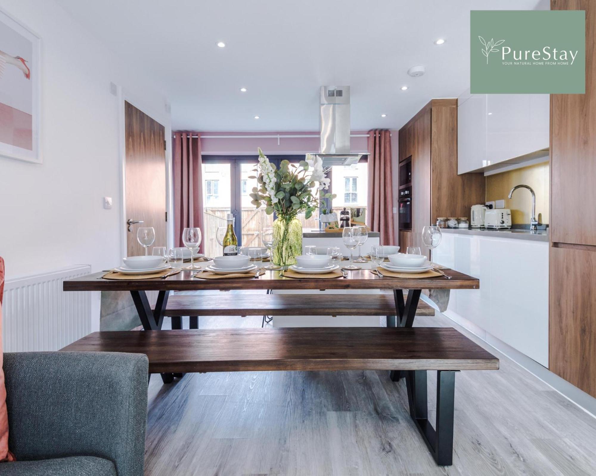 Stunning Five Bedroom Manchester House With Free Parking By Purestay Short Lets & Serviced Accommodation Bagian luar foto